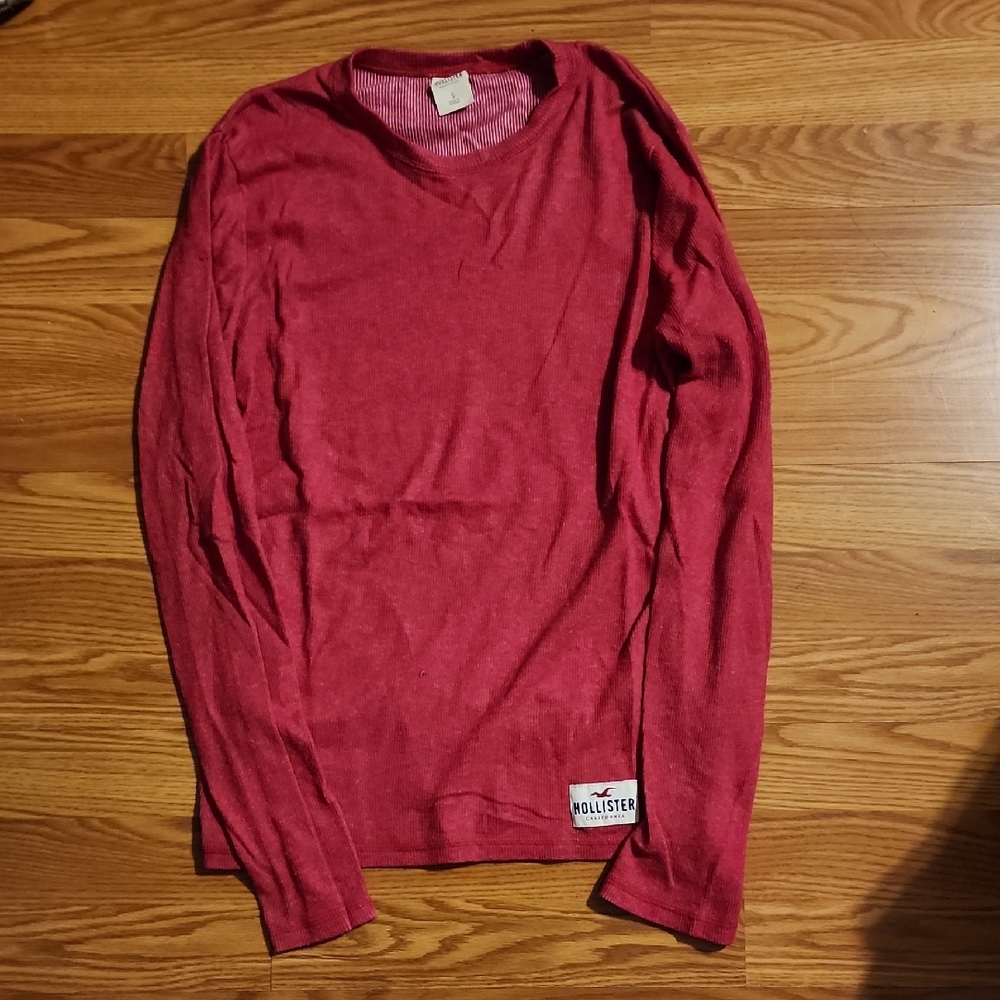 Hollister Men's V-Neck Sweater in Deep Red